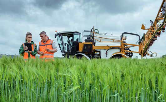 img-selecting-right1920x1080