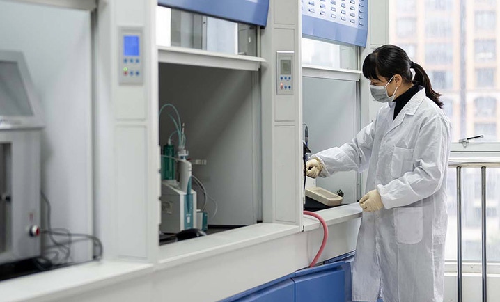 Radiosynthesis and Labeling